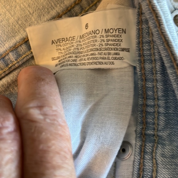 Gloria Vanderbilt Size 6 Straight Leg Jeans Like New - Picture 3 of 6